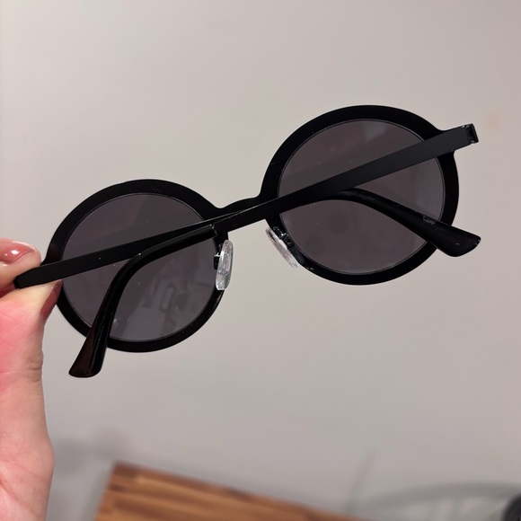 Edgy Black Round Sunglasses- Reflective/Mirrored lens - Picture 5 of 7